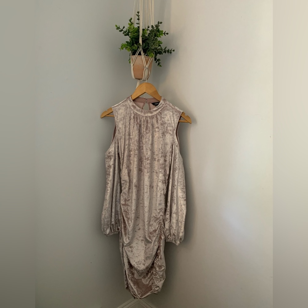 Velvet Body Contour Mock Neck Size M